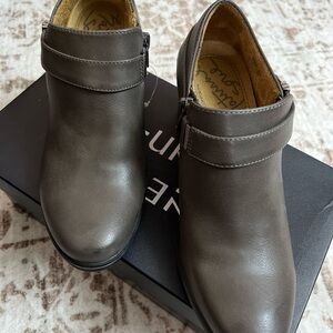 NEW SOUL Naturalizer Chaylee Grey Leather Ankle Boots Womens  Size 8M